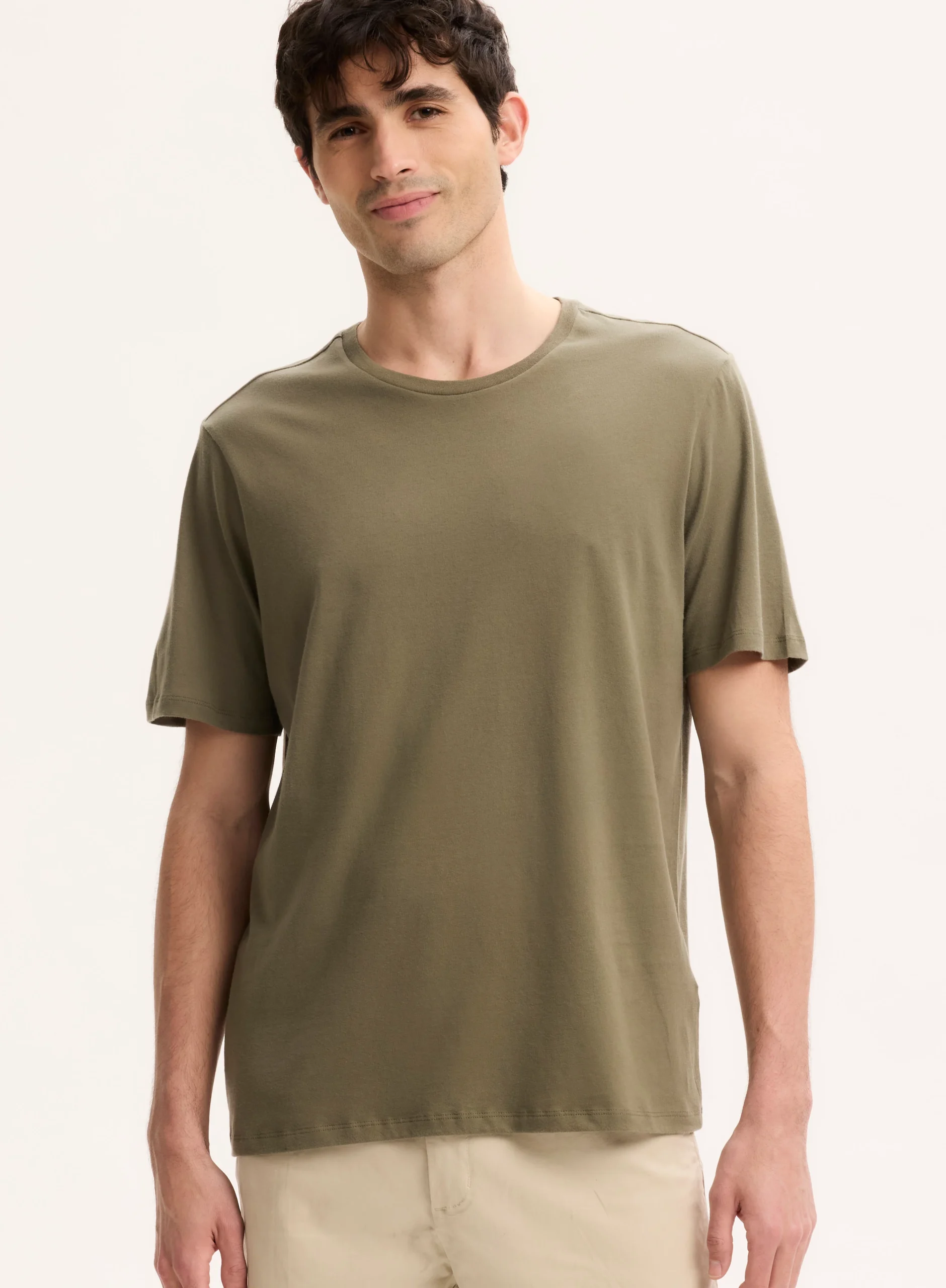 Camiseta verde de manga corta y cuello redondo en algodón orgánico