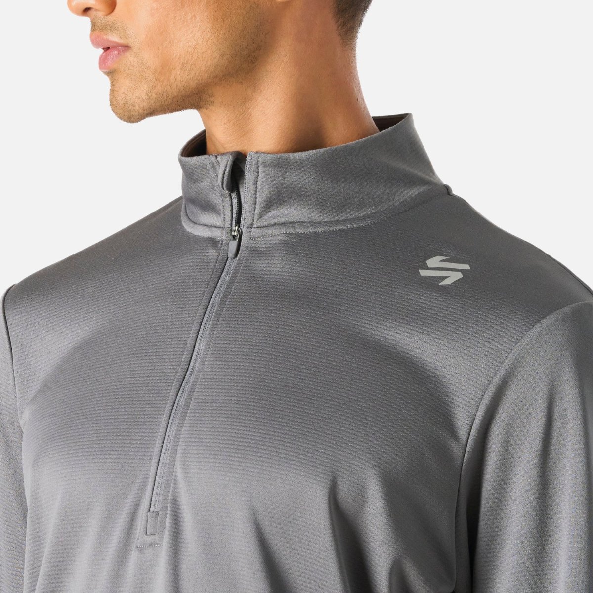 Polerón Hombre Built To Move 1/4 Zip Midlayer Gris Medio Vulcano - Imagen 5